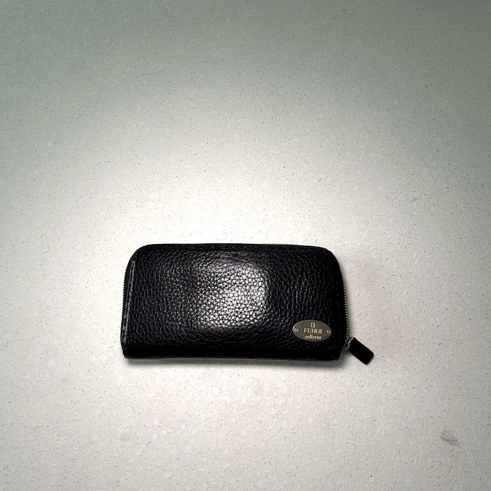 FENDI Selleria Zip Wallet – Black Pebbled Leather